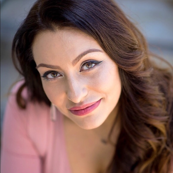 Meet your Posher, Maria - Picture 3 of 3